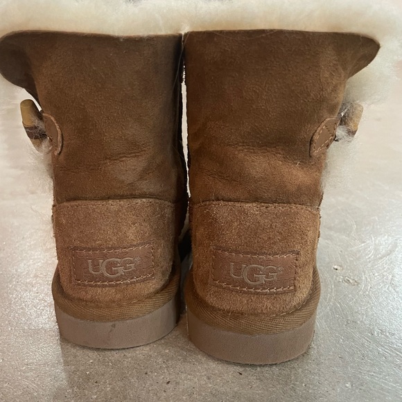 VGUC UGG Barrel Button Closure Toddler Boots - size 8 - Picture 4 of 12